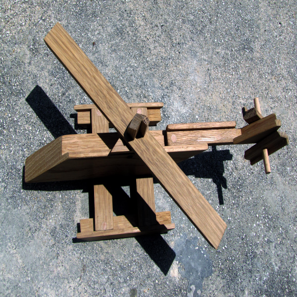 hélicoptere en bois recyclé artisanal